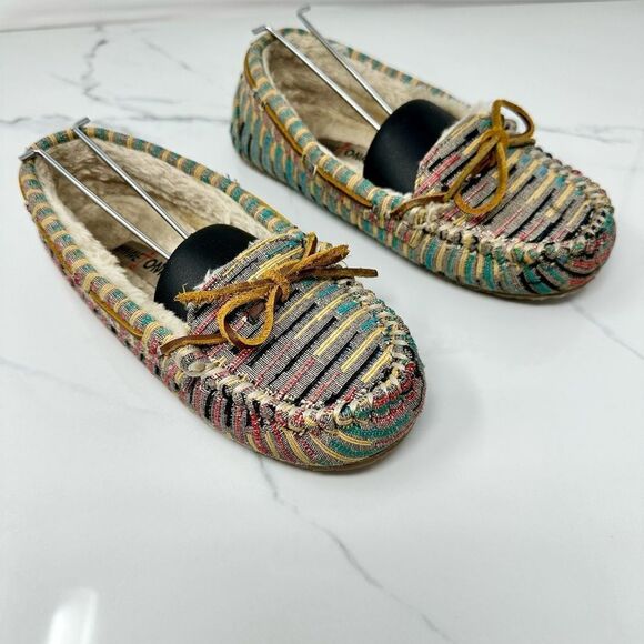 Minnetonka Multi-color Slippers- Size 6 - Picture 2 of 14
